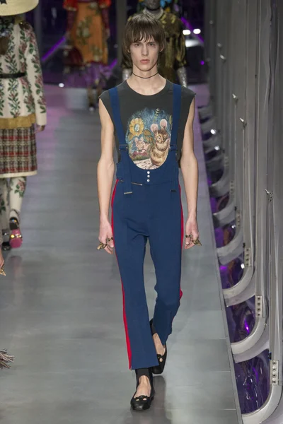 Look 64